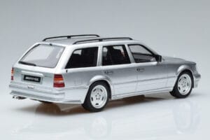 Mercedes E36 AMG S124 Argento Otto 1:18 OT889 Resina — immagine 2 di 6