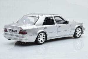 Mercedes E500 W124 Argento Otto 1:18 OT623 Resina — immagine 2 di 6