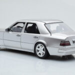 Mercedes E500 W124 Argento Otto 1:18 - image 5 of 6