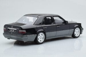 Mercedes E60 AMG W124 Nero Otto 1:18 OT131 Resina — immagine 2 di 6