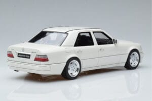Mercedes E60 AMG W124 Bianco Otto 1:18 B66040640 Resina — immagine 2 di 6