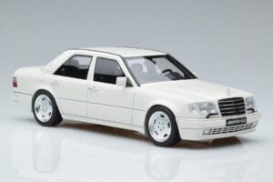 Mercedes E60 AMG W124 Bianco Otto 1:18 B66040640 Resina — immagine 4 di 6