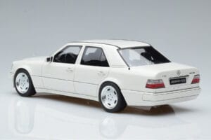 Mercedes E60 AMG W124 Bianco Otto 1:18 B66040640 Resina — immagine 5 di 6
