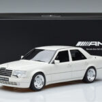 Mercedes E60 AMG W124 Bianco Otto 1:18 - image 6 of 6
