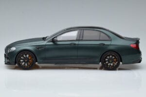 Mercedes E63 AMG Brabus 800 W213 Verde GT Spirit 1:18 GT208 Resina — immagine 3 di 6