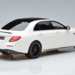 Mercedes AMG E63 S W213 Bianco GT Spirit 1:18 - image 2 of 6