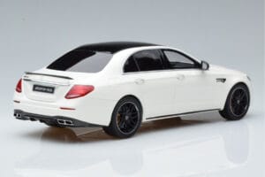 Mercedes AMG E63 S W213 Bianco GT Spirit 1:18 B66965711 Resina — immagine 2 di 6