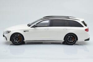 Mercedes AMG E63 S S213 T-Model Bianco GT Spirit 1:18 GT795 Resina — immagine 3 di 6