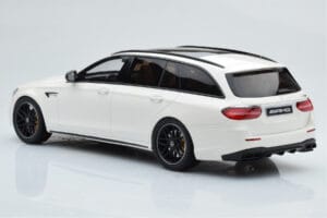 Mercedes AMG E63 S S213 T-Model Bianco GT Spirit 1:18 GT795 Resina — immagine 5 di 6