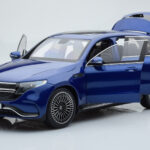 Mercedes EQC 400 Brilliant Blu NZG 1:18 - image 2 of 8