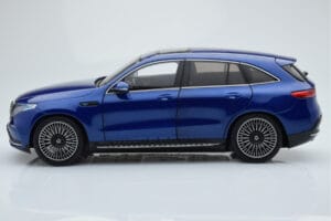 Mercedes EQC 400 Brilliant Blu NZG 1:18 B66963757 Pressofusione — immagine 4 di 8