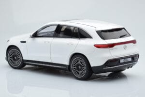 Mercedes EQC 400 Diamond Bianco NZG 1:18 B66963756 Pressofusione — immagine 7 di 8