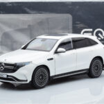 Mercedes EQC 400 Diamond Bianco NZG 1:18 - image 8 of 8