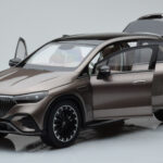 Mercedes EQE SUV X294 AMG Line Velvet Marrone NZG 1:18 - image 2 of 8