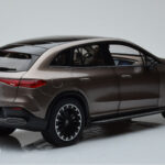 Mercedes EQE SUV X294 AMG Line Velvet Marrone NZG 1:18 - image 3 of 8