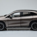 Mercedes EQE SUV X294 AMG Line Velvet Marrone NZG 1:18 - image 4 of 8
