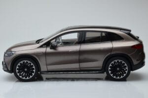 Mercedes EQE SUV X294 AMG Line Velvet Marrone NZG 1:18 B66960836 Pressofusione — immagine 4 di 8