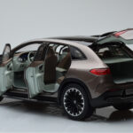 Mercedes EQE SUV X294 AMG Line Velvet Marrone NZG 1:18 - image 5 of 8