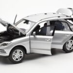 Mercedes M-Class W166 Iridium Argento Metallizzato Minichamps 1:18 B66960064 - image 2 of 8