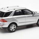 Mercedes M-Class W166 Iridium Argento Metallizzato Minichamps 1:18 B66960064 - image 3 of 8