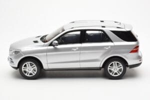 Mercedes M-Class W166 Iridium Argento Metallizzato Minichamps 1:18 B66960064 Pressofusione — immagine 4 di 8