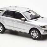 Mercedes M-Class W166 Iridium Argento Metallizzato Minichamps 1:18 B66960064 - image 6 of 8