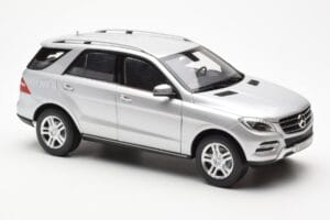 Mercedes M-Class W166 Iridium Argento Metallizzato Minichamps 1:18 B66960064 Pressofusione — immagine 6 di 8