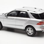 Mercedes M-Class W166 Iridium Argento Metallizzato Minichamps 1:18 B66960064 - image 7 of 8