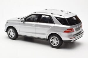 Mercedes M-Class W166 Iridium Argento Metallizzato Minichamps 1:18 B66960064 Pressofusione — immagine 7 di 8