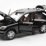 Mercedes M-Class W166 Obsidian Nero Metallizzato Minichamps 1:18 B66960063 - image 2 of 8