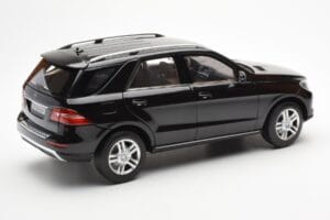 Mercedes M-Class W166 Obsidian Nero Metallizzato Minichamps 1:18 B66960063 Pressofusione — immagine 3 di 8