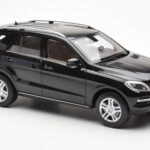 Mercedes M-Class W166 Obsidian Nero Metallizzato Minichamps 1:18 B66960063 - image 6 of 8