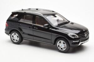 Mercedes M-Class W166 Obsidian Nero Metallizzato Minichamps 1:18 B66960063 Pressofusione — immagine 6 di 8