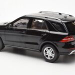 Mercedes M-Class W166 Obsidian Nero Metallizzato Minichamps 1:18 B66960063 - image 7 of 8