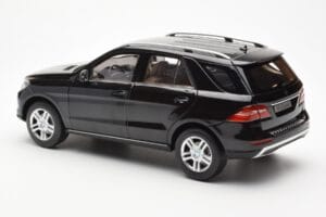 Mercedes M-Class W166 Obsidian Nero Metallizzato Minichamps 1:18 B66960063 Pressofusione — immagine 7 di 8