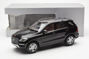 Mercedes M-Class W166 Obsidian Nero Metallizzato Minichamps 1:18 B66960063 Pressofusione — immagine 8 di 8