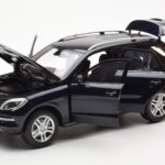 Mercedes M-Class W166 Tansanite Blu Metallizzato Minichamps 1:18 B66960065 - image 2 of 8