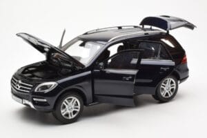 Mercedes M-Class W166 Tansanite Blu Metallizzato Minichamps 1:18 B66960065 Pressofusione — immagine 2 di 8