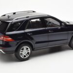 Mercedes M-Class W166 Tansanite Blu Metallizzato Minichamps 1:18 B66960065 - image 3 of 8