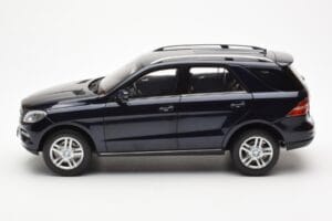 Mercedes M-Class W166 Tansanite Blu Metallizzato Minichamps 1:18 B66960065 Pressofusione — immagine 4 di 8