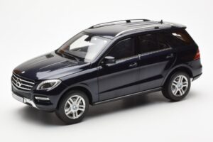 Mercedes M-Class W166 Tansanite Blu Metallizzato Minichamps 1:18 B66960065