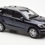 Mercedes M-Class W166 Tansanite Blu Metallizzato Minichamps 1:18 B66960065 - image 6 of 8