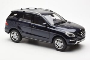 Mercedes M-Class W166 Tansanite Blu Metallizzato Minichamps 1:18 B66960065 Pressofusione — immagine 6 di 8
