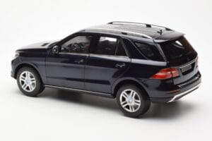 Mercedes M-Class W166 Tansanite Blu Metallizzato Minichamps 1:18 B66960065 Pressofusione — immagine 7 di 8
