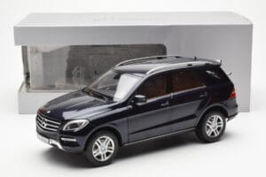 Mercedes M-Class W166 Tansanite Blu Metallizzato Minichamps 1:18 B66960065 Pressofusione — immagine 8 di 8