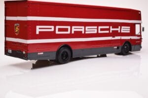 Mercedes O317 Porsche Transporter Rosso CMR 1:18 CMR149 Pressofusione — immagine 2 di 12