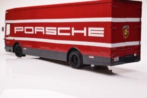 Mercedes O317 Porsche Transporter Rosso CMR 1:18 CMR149 Pressofusione — immagine 3 di 12