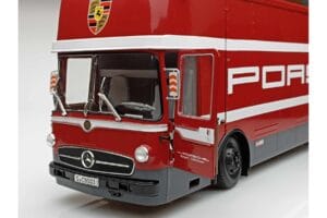 Mercedes O317 Porsche Transporter Rosso CMR 1:18 CMR149 Pressofusione — immagine 4 di 12