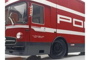 Mercedes O317 Porsche Transporter Rosso CMR 1:18 CMR149 Pressofusione — immagine 7 di 12