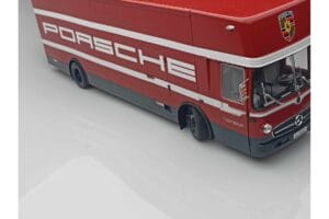 Mercedes O317 Porsche Transporter Rosso CMR 1:18 CMR149 Pressofusione — immagine 9 di 12